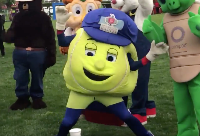 Illustration for article titled Musical 'Be Best' Eggs, Sarah Huckabee Sanders, a Cop Tennis Ball, and Other Scenes From the White House Easter Egg Roll